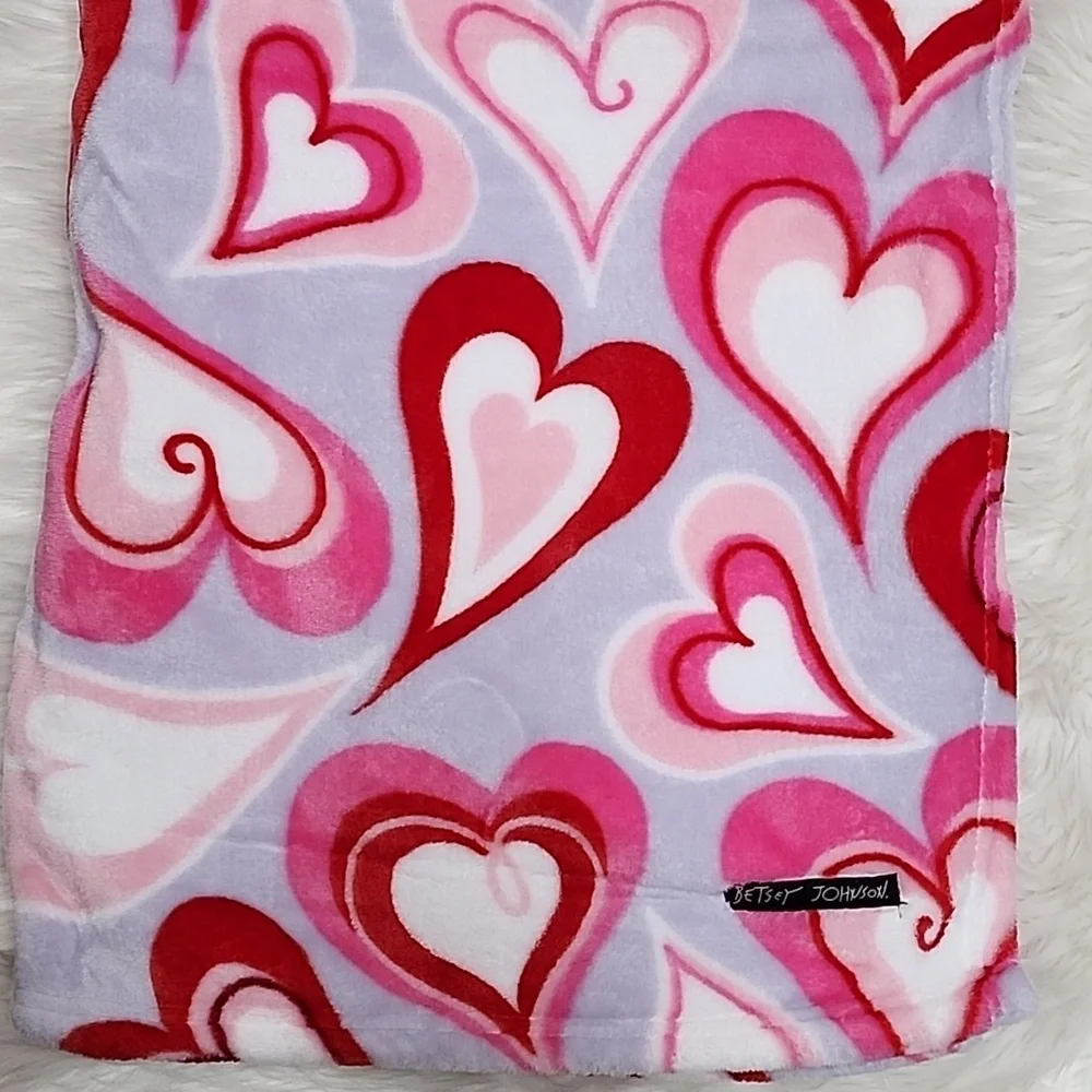 Betsey Johnson Pink & Red Heart Blanket Ultra Soft Plush Throw Valentines Day